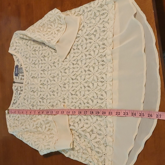 🌸Neiman Marcus🌸 lace, elbow sleeve top - Picture 6 of 7